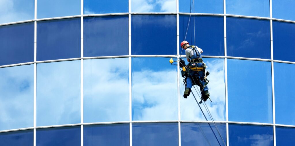 Window cleaner scaling building
